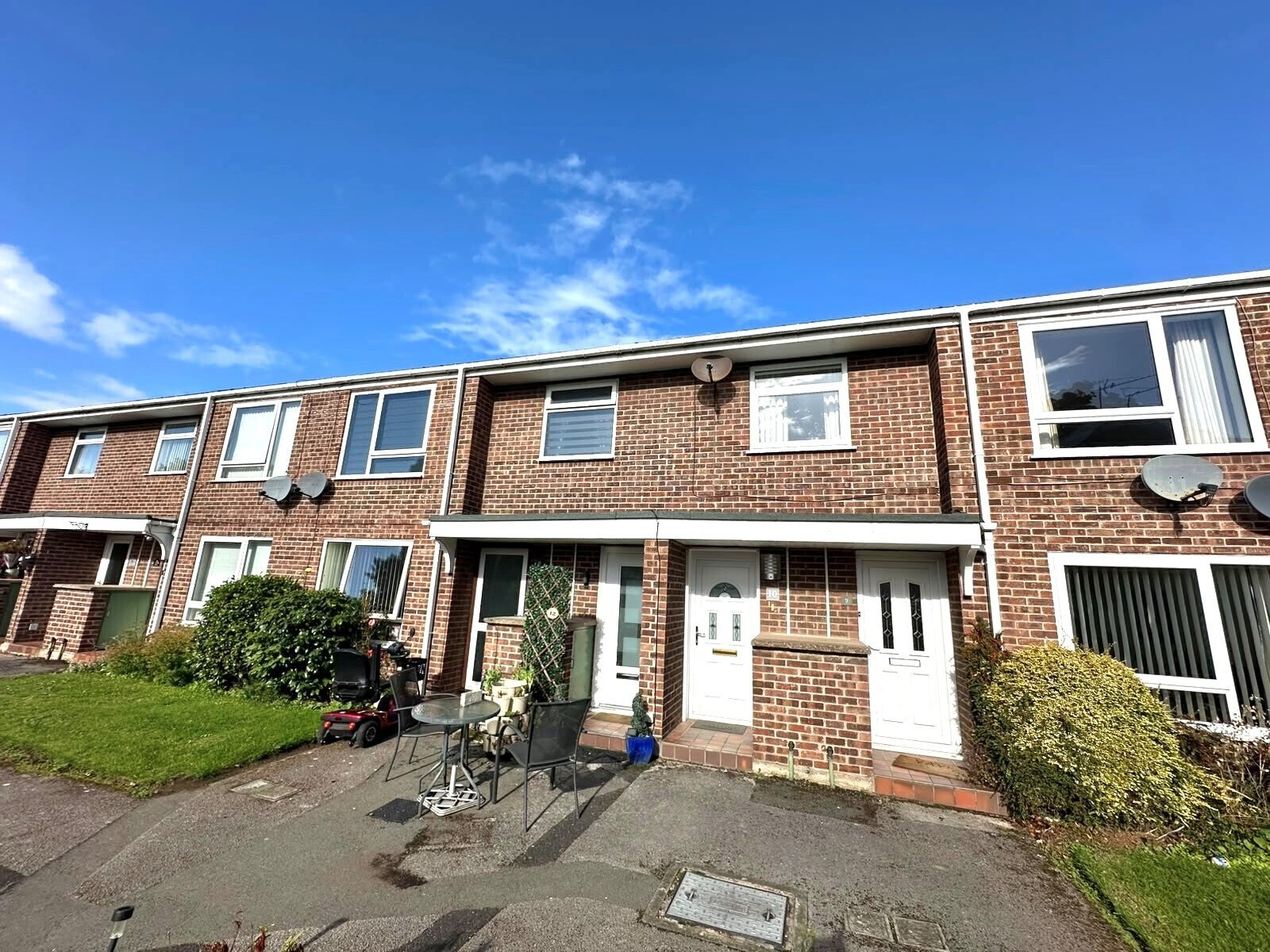 Flat Heygarth Road in Eastham Village