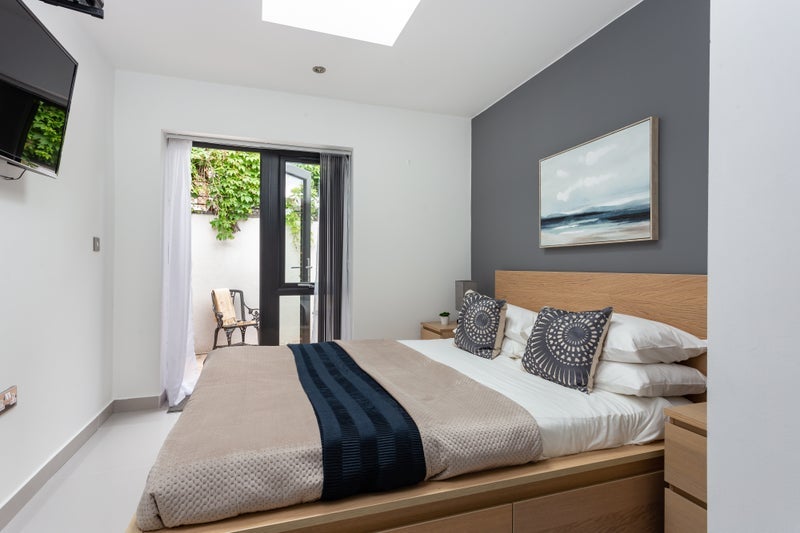 Room Robertson Street in Greater London