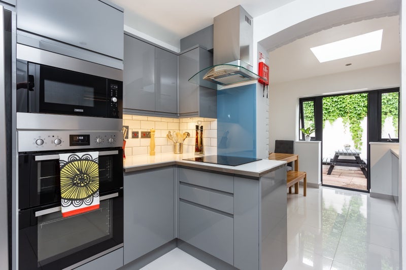 Room Robertson Street in Greater London