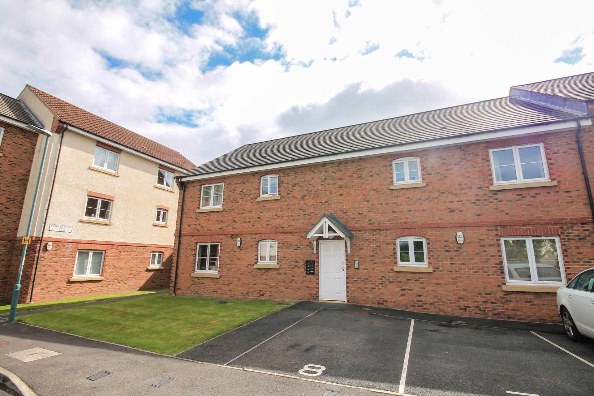 Flat Farrier Close in Pity Me