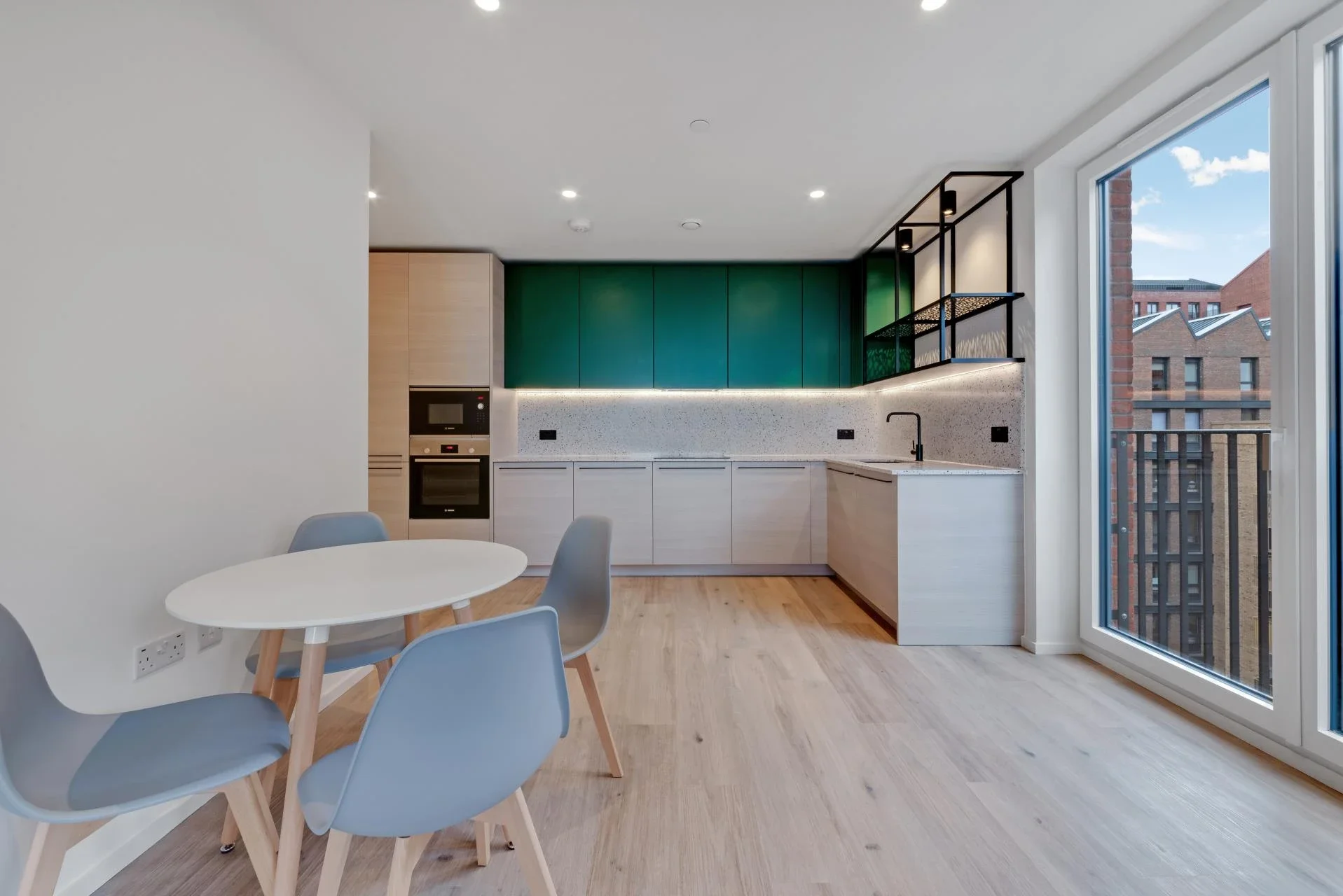 Flat Hemlock Street in Greater London
