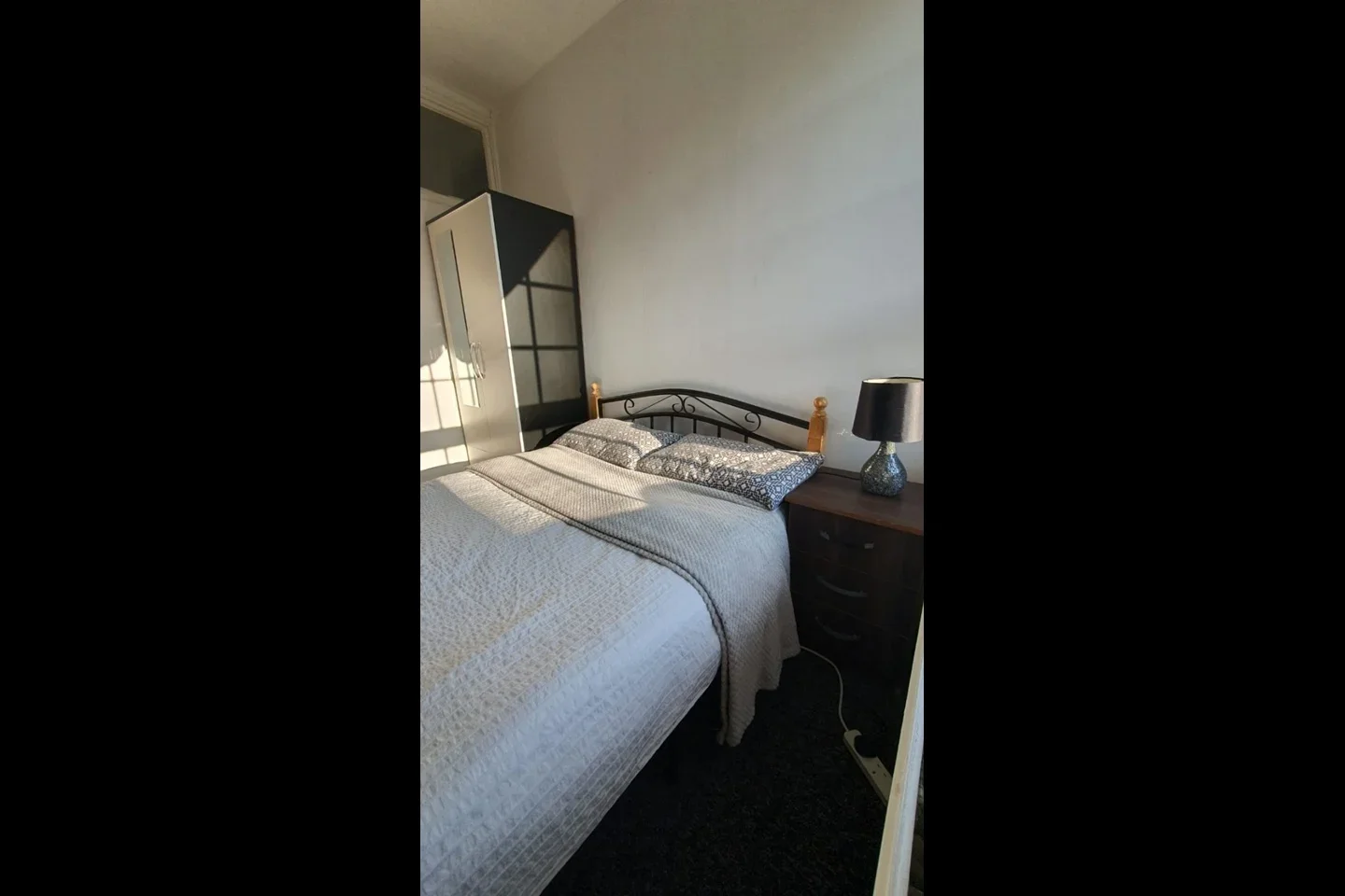 Room Twine Court in Greater London