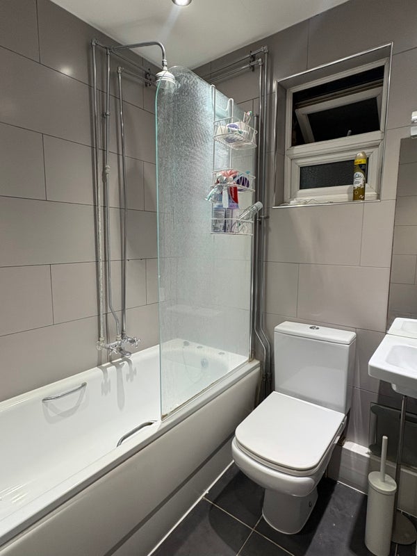 Room Kilmarsh Road in Greater London