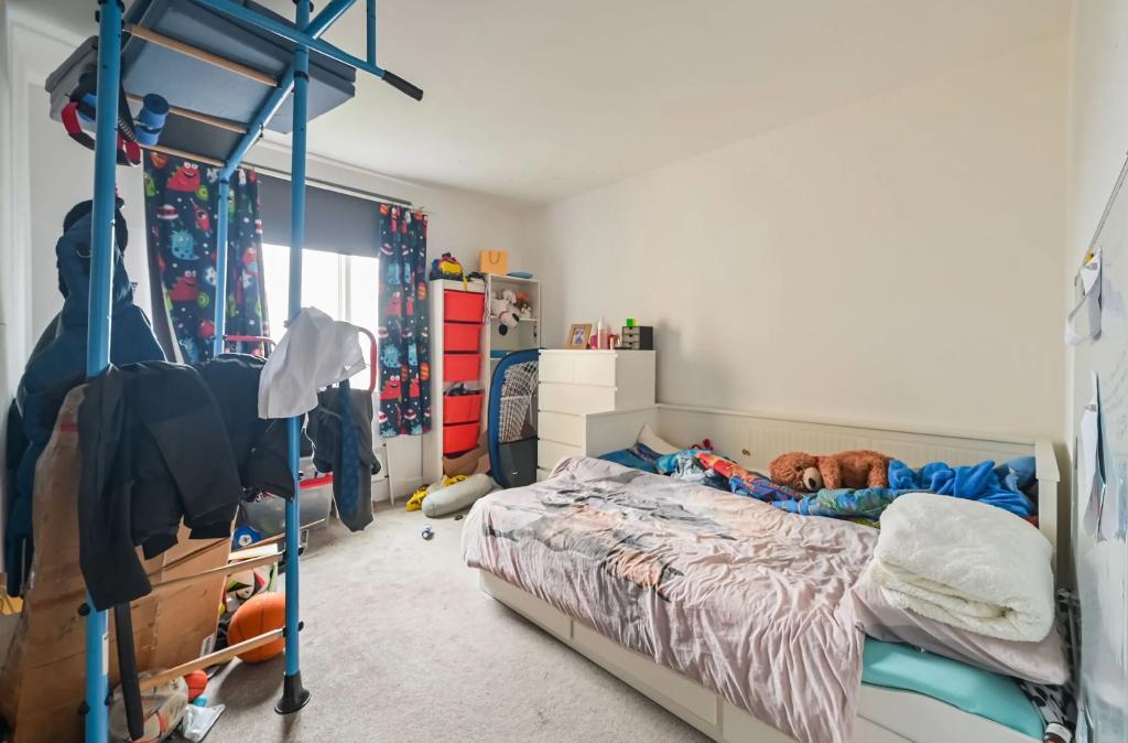 Flat Westferry Circus in Greater London