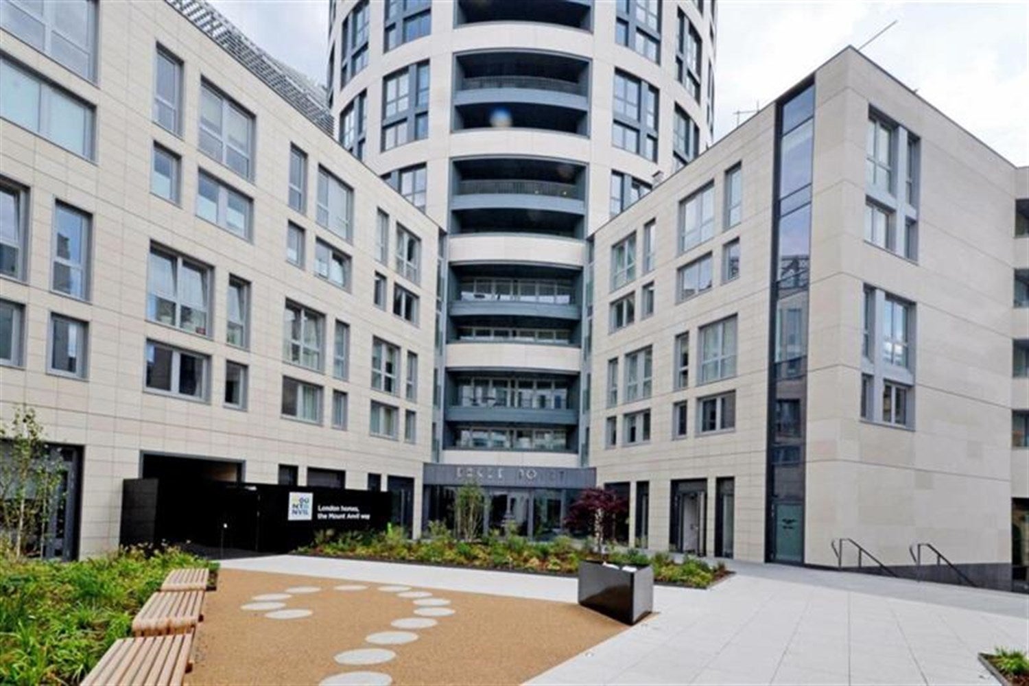 House City Road in Greater London