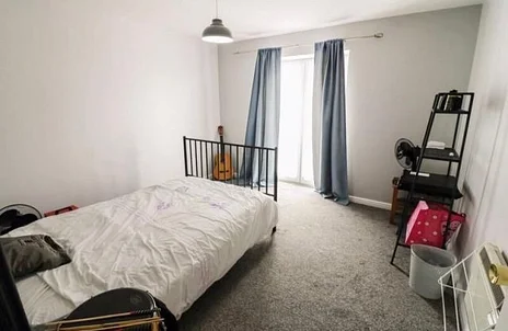 Room Scholars Walk in Slough