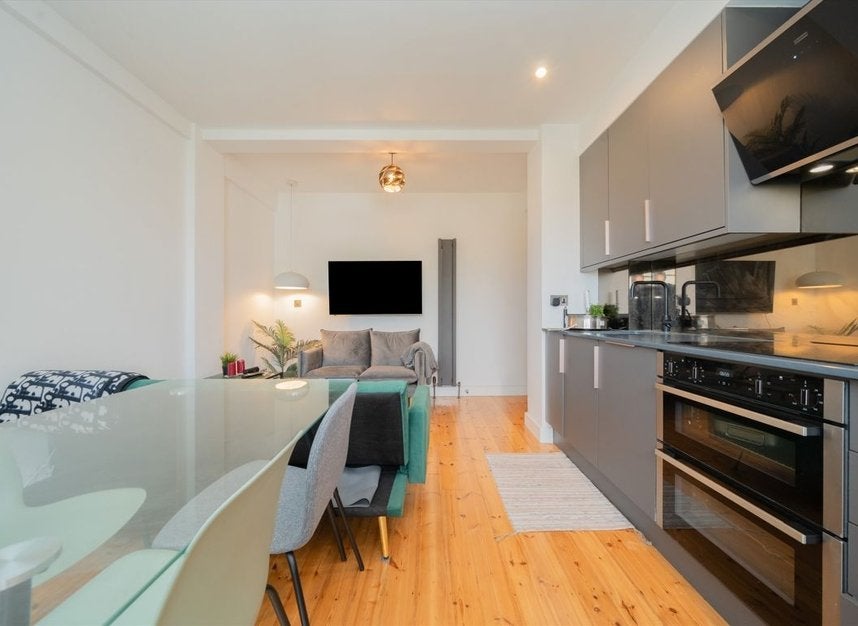 Flat Edith Villas in Greater London