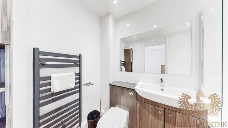 Room Coverley Close in Greater London