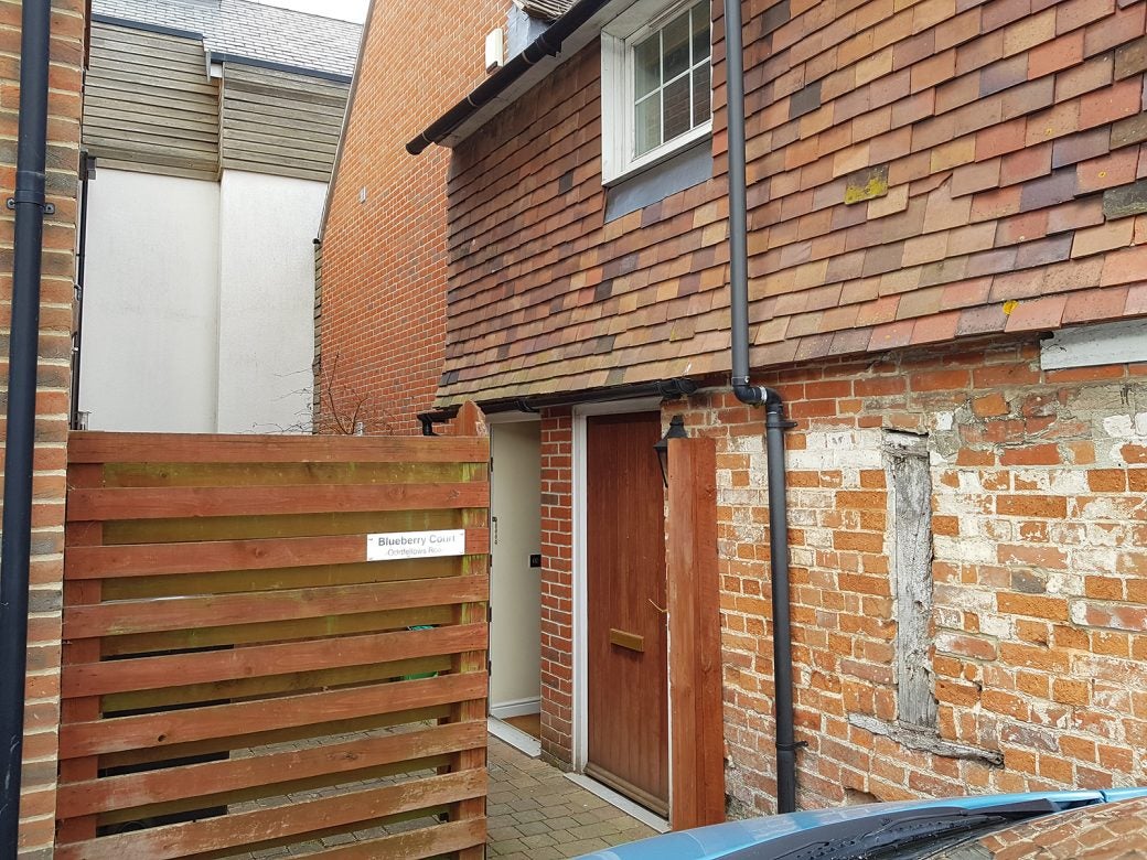 Flat Oddfellows Road in Newbury