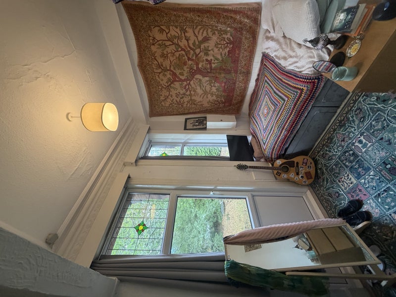 Room Glen Road in Leeds