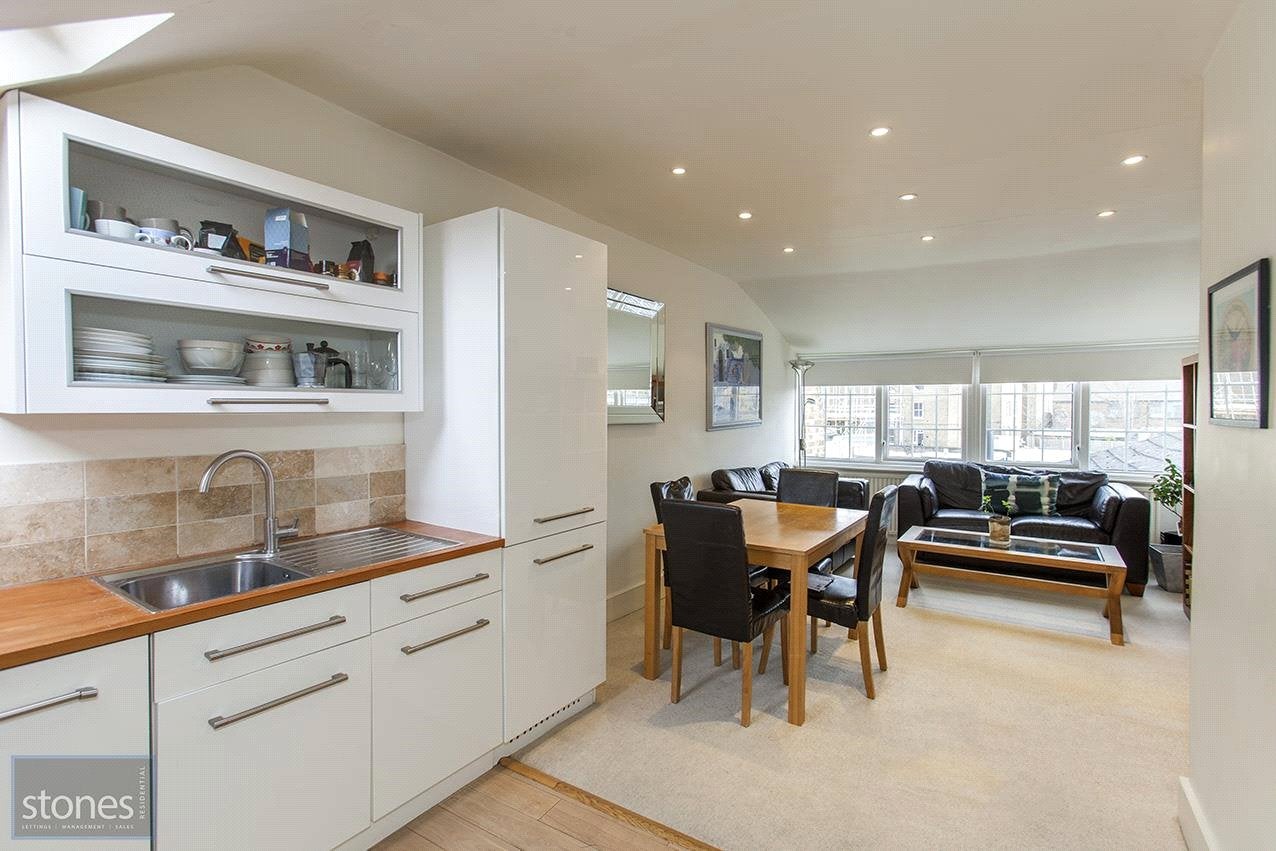 Flat Holmdale Road in Greater London