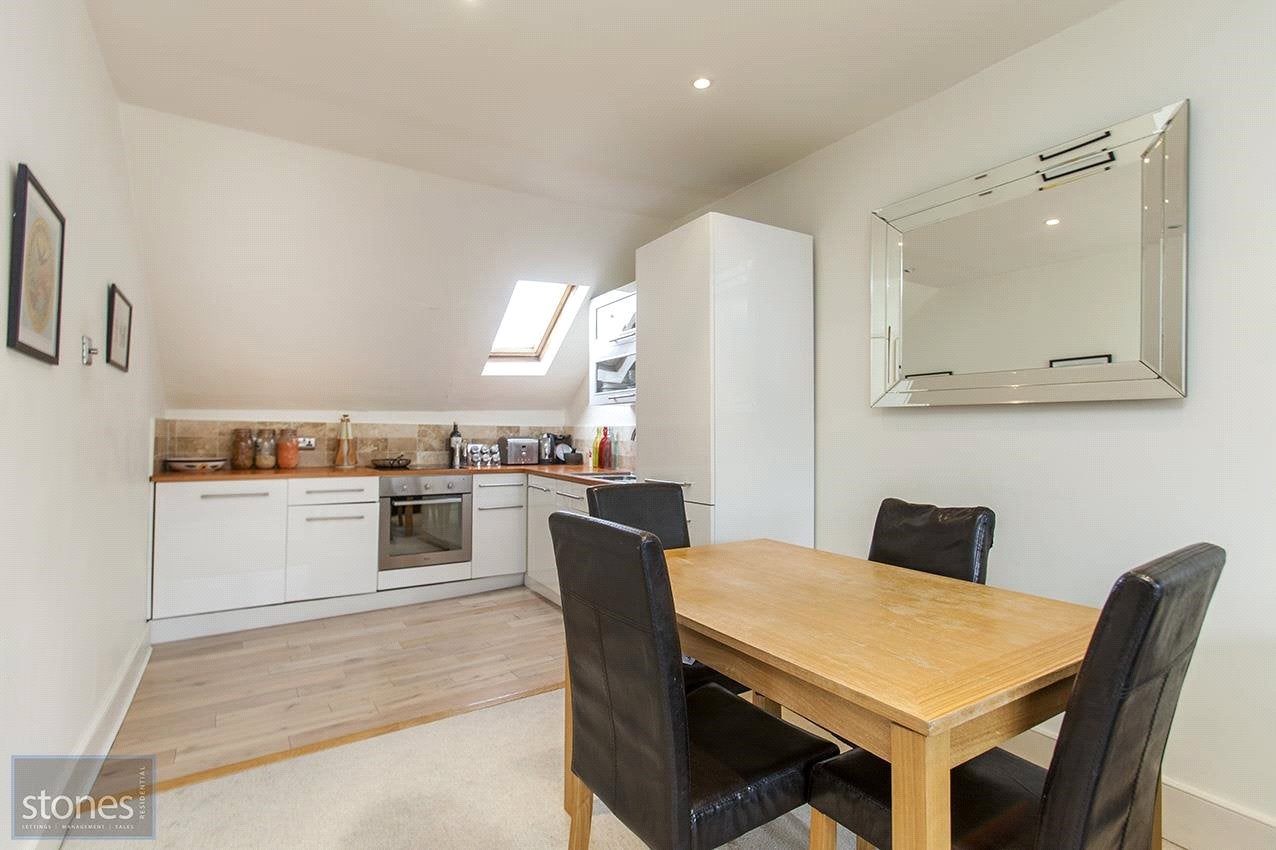 Flat Holmdale Road in Greater London