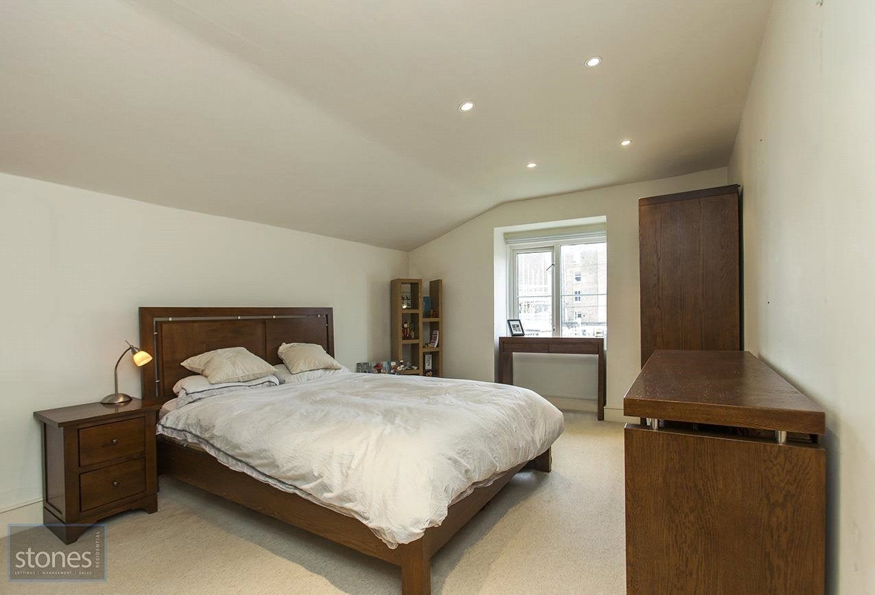 Flat Holmdale Road in Greater London