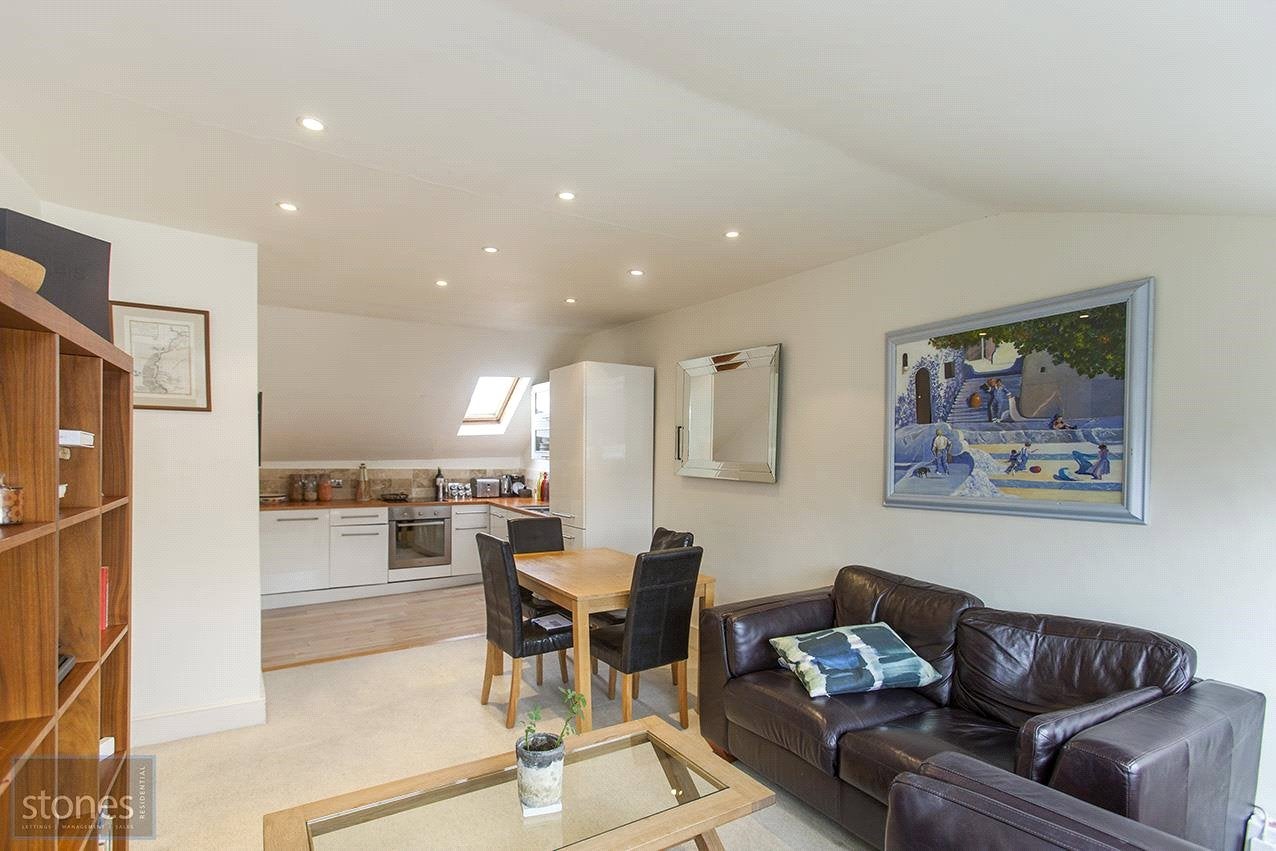 Flat Holmdale Road in Greater London