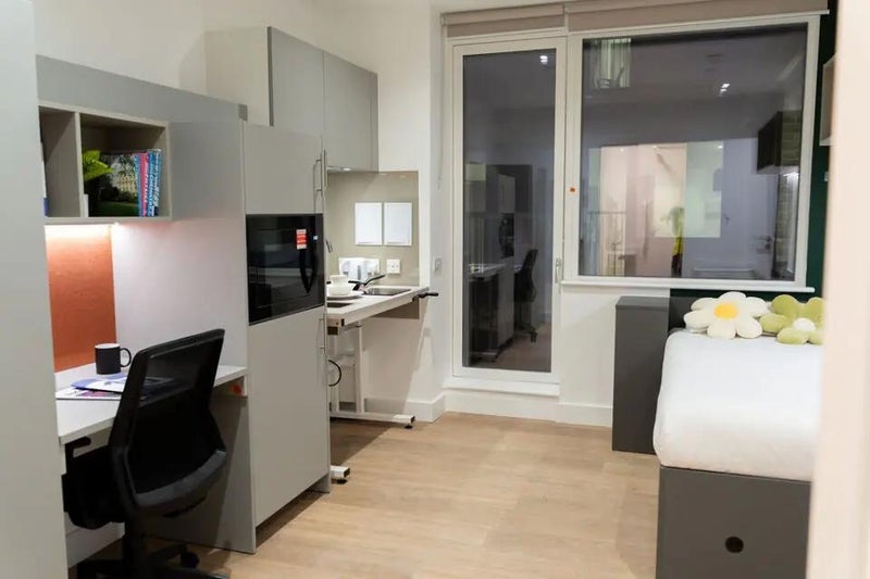 Room Kennington Lane in Greater London