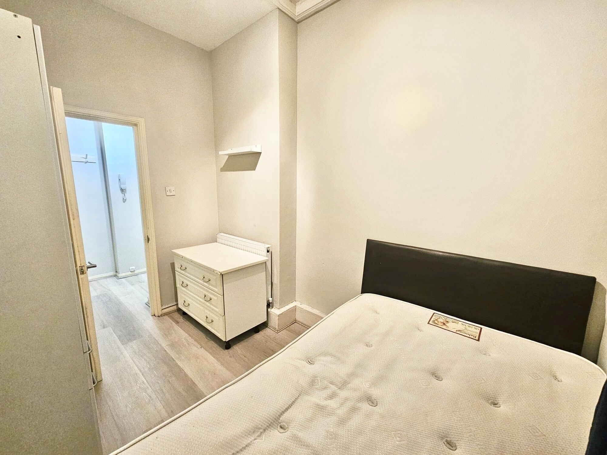 Flat Aldrington Road in Greater London