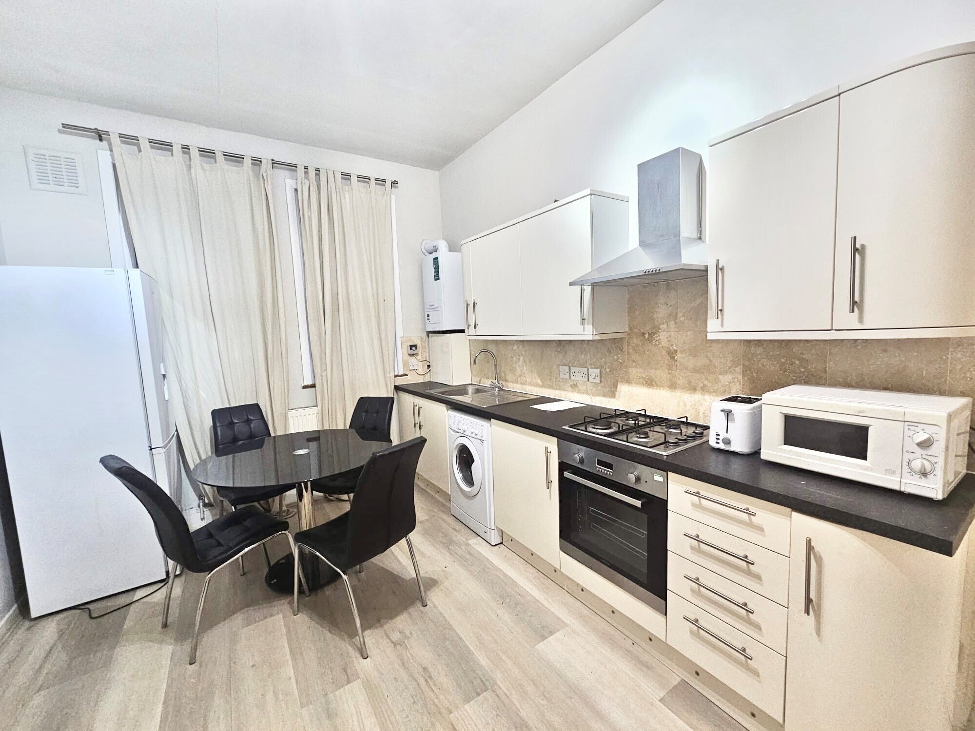 Flat Aldrington Road in Greater London