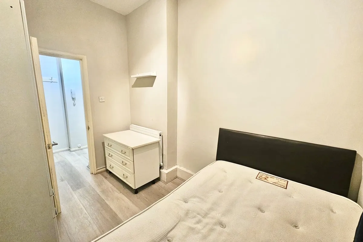 Flat Aldrington Road in Greater London