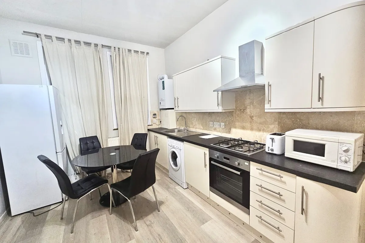 Flat Aldrington Road in Greater London
