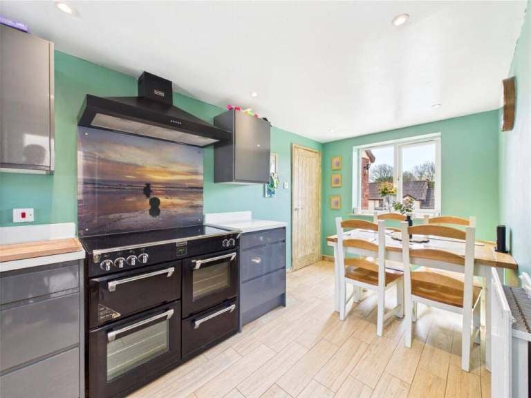 Flat Whitechapel Road in Greater London