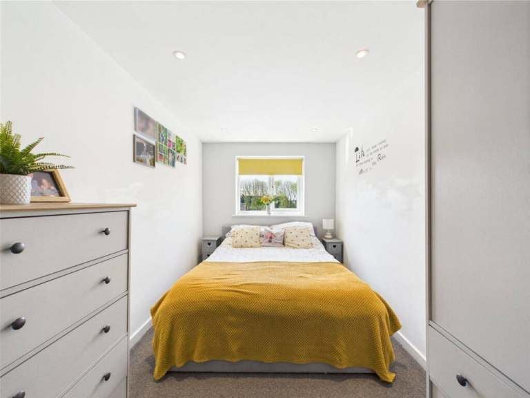 Flat Whitechapel Road in Greater London