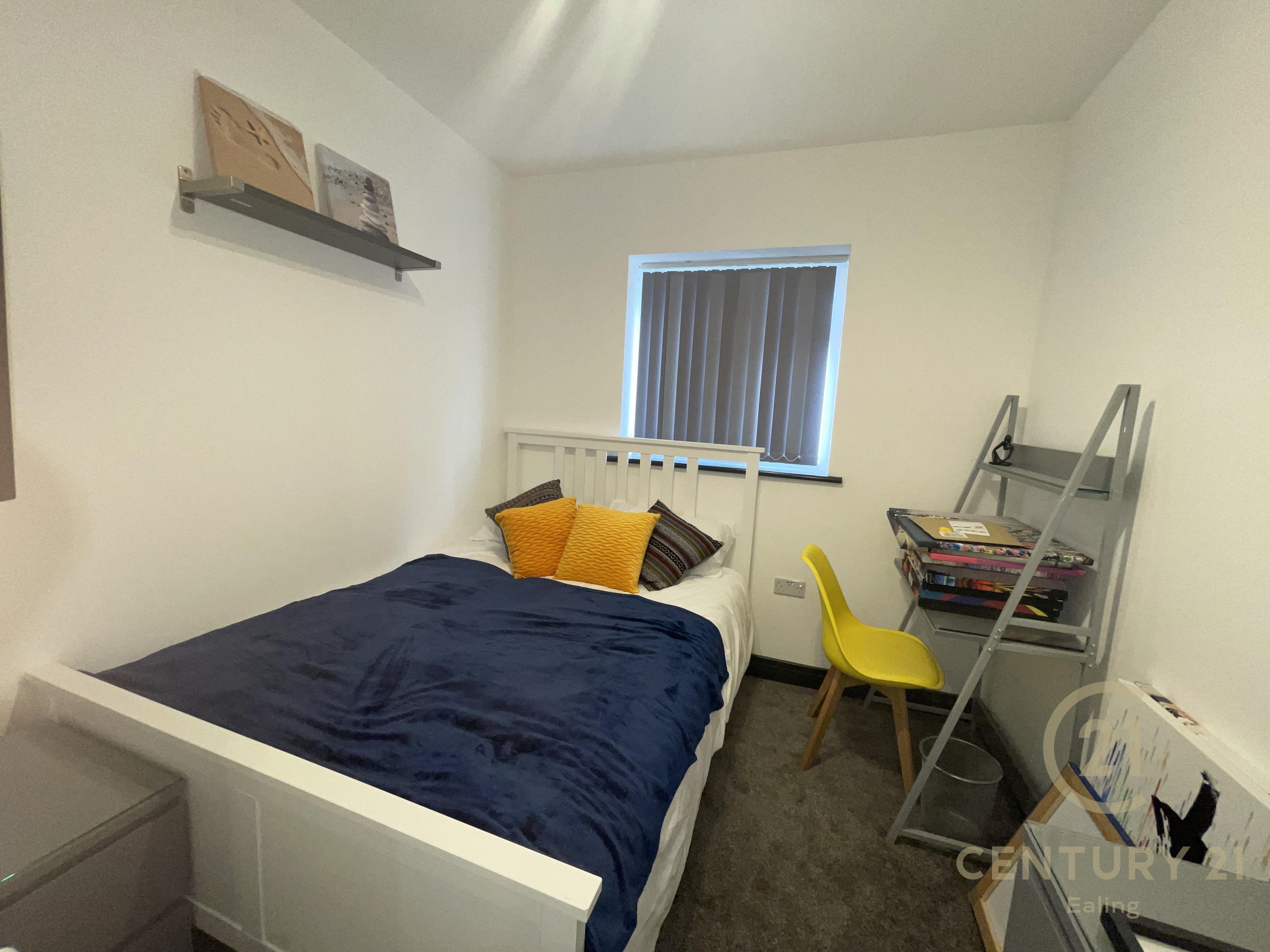 Room Heston Avenue in Greater London