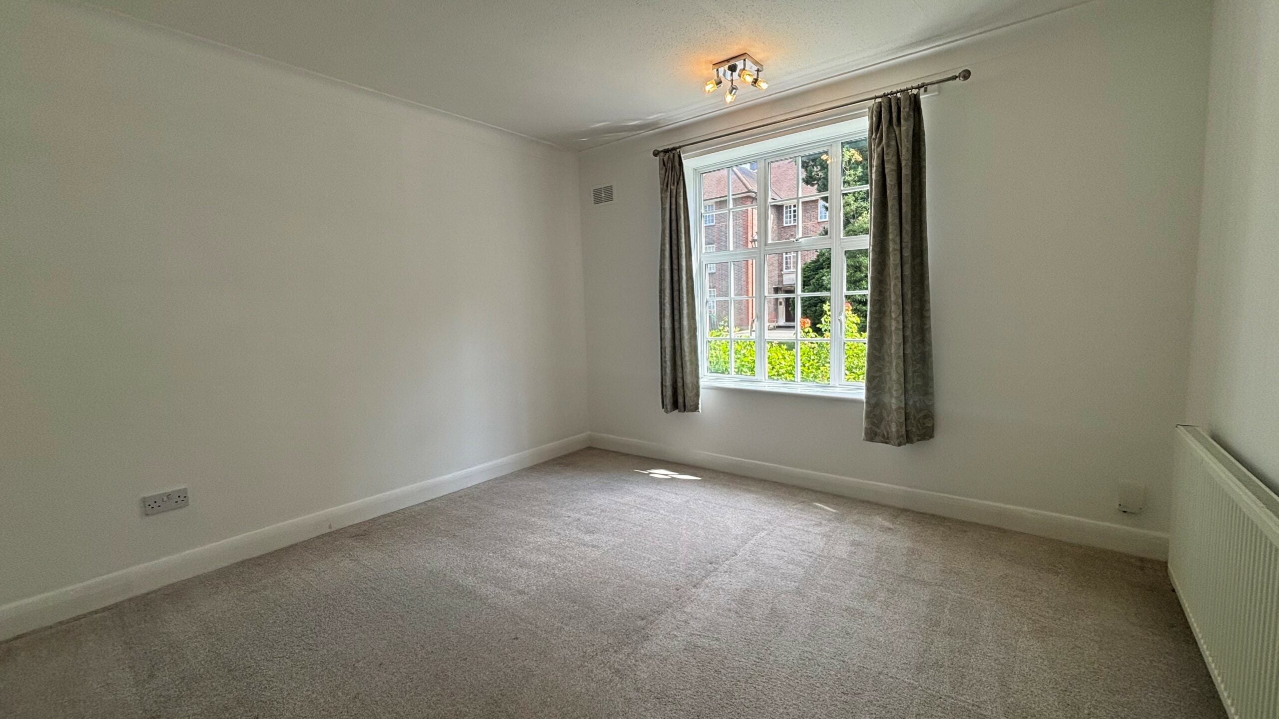Flat The Green in Greater London