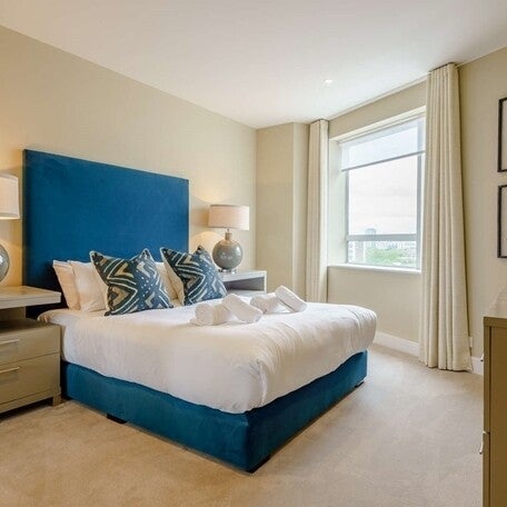 Flat Westferry Circus in Greater London