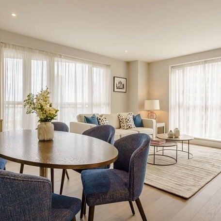 Flat Westferry Circus in Greater London