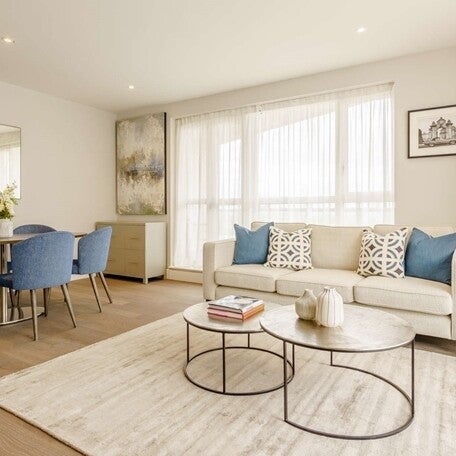Flat Westferry Circus in Greater London