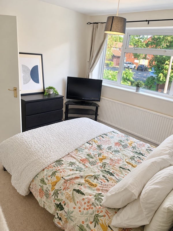 Room Mickleton Road in Metropolitan Borough of Solihull