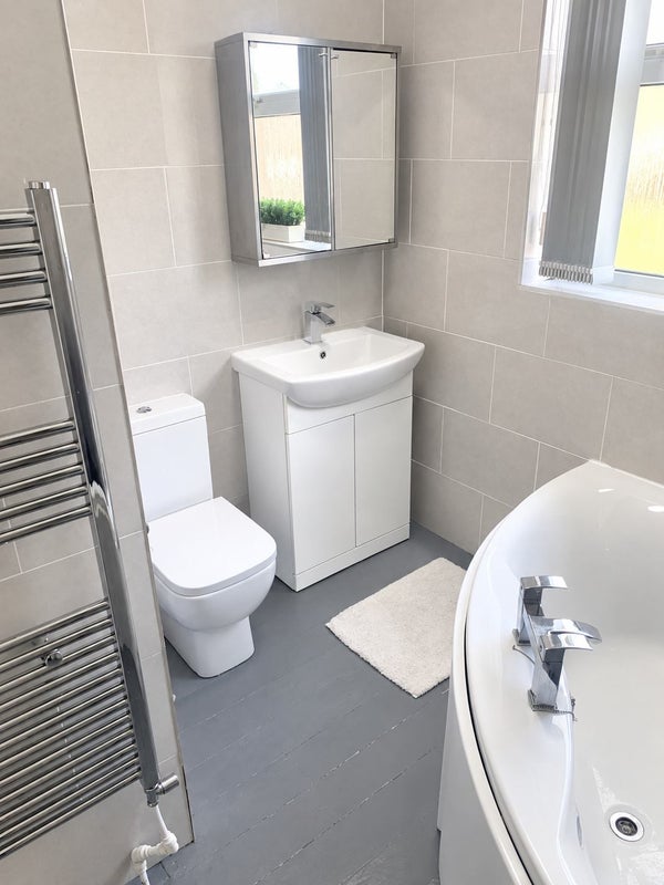 Room Mickleton Road in Metropolitan Borough of Solihull