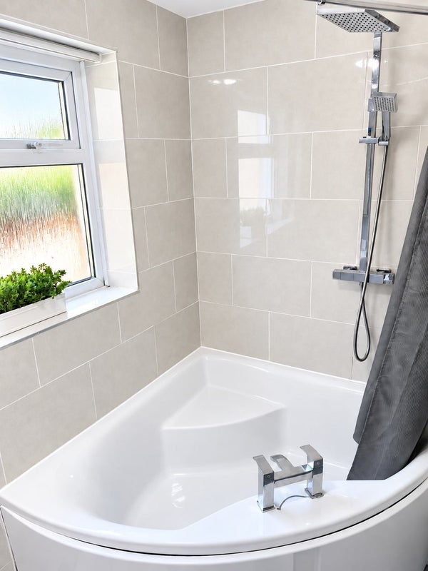 Room Mickleton Road in Metropolitan Borough of Solihull