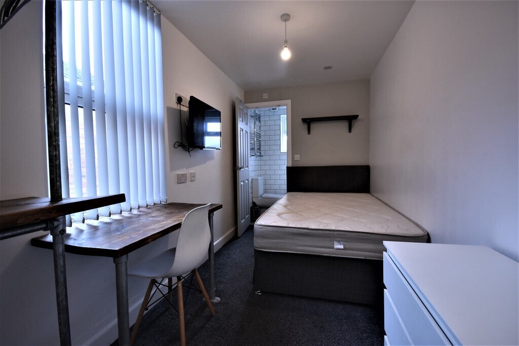 Flat Anglian Way in Coventry