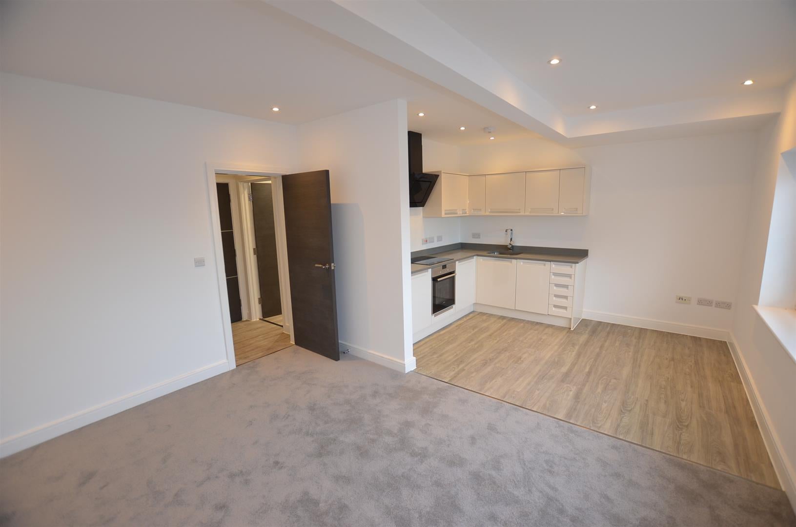 Flat Lonsdale Place in Derby