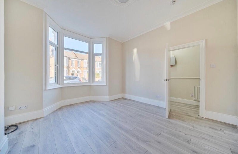 Room Honley Road in Greater London