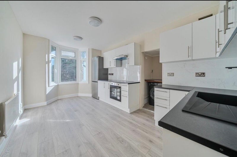 Room Honley Road in Greater London