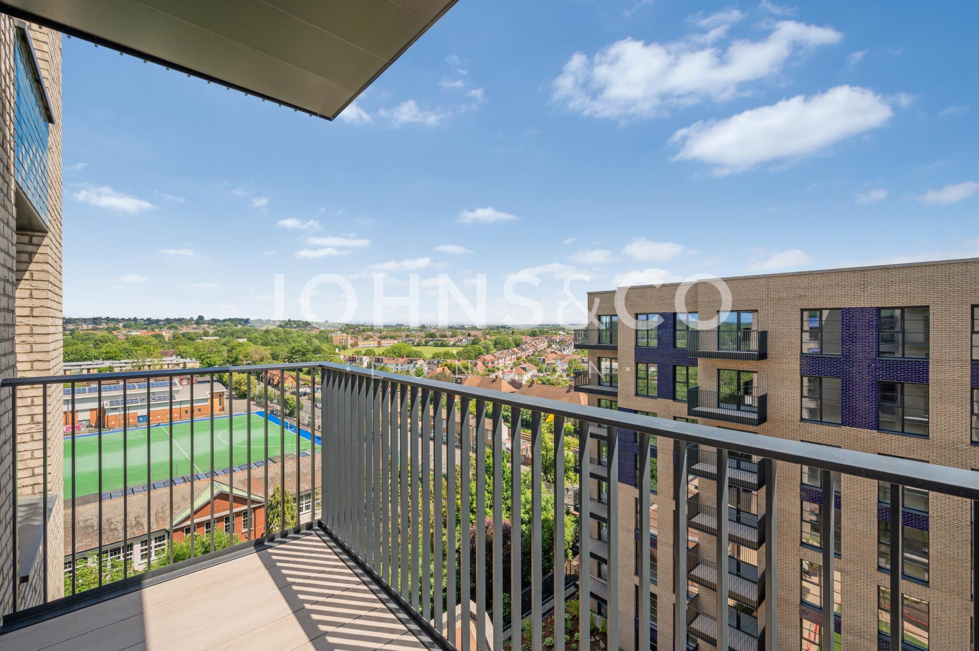 Flat Bushey Road in Greater London