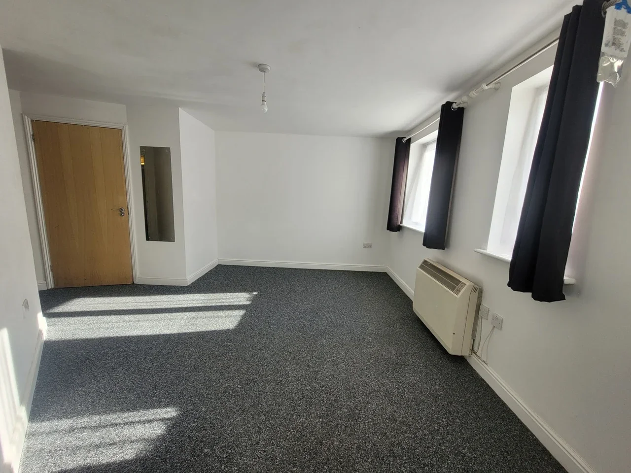 Flat Heath Court in Greater London