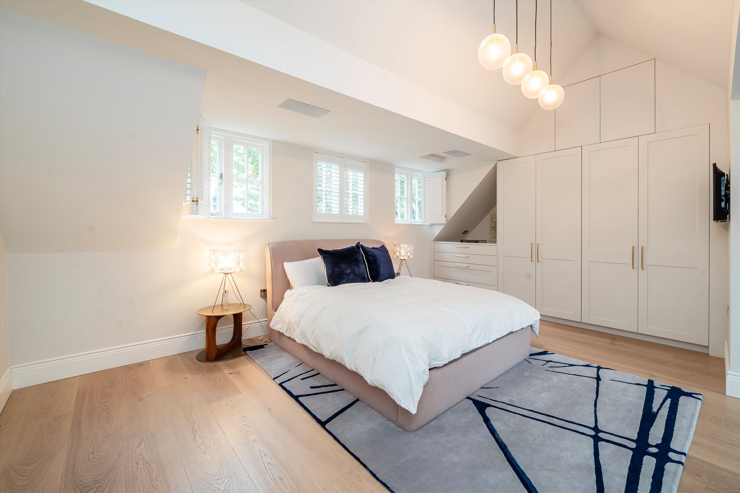 Flat Mayfield Avenue in Greater London