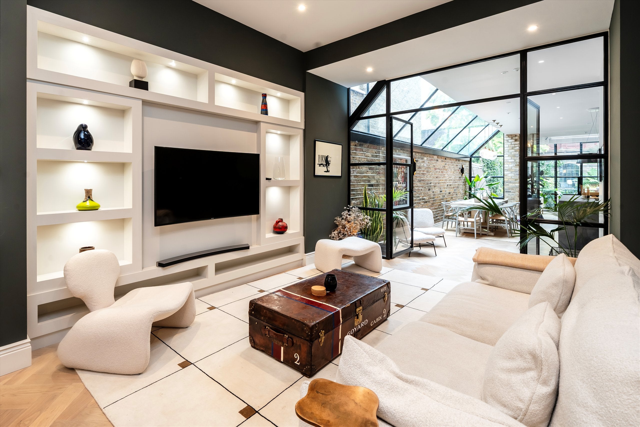 Flat Mayfield Avenue in Greater London