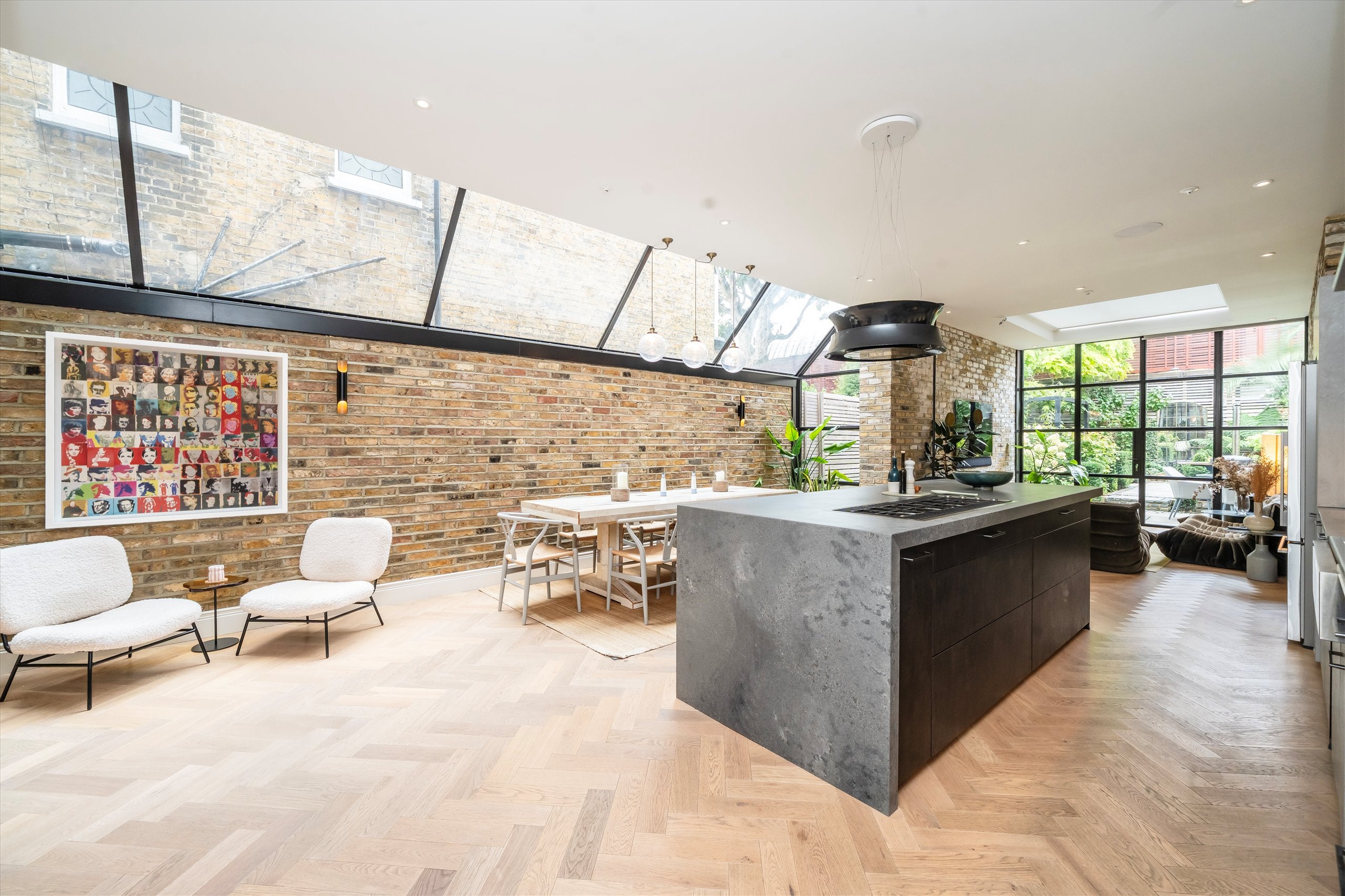 Flat Mayfield Avenue in Greater London