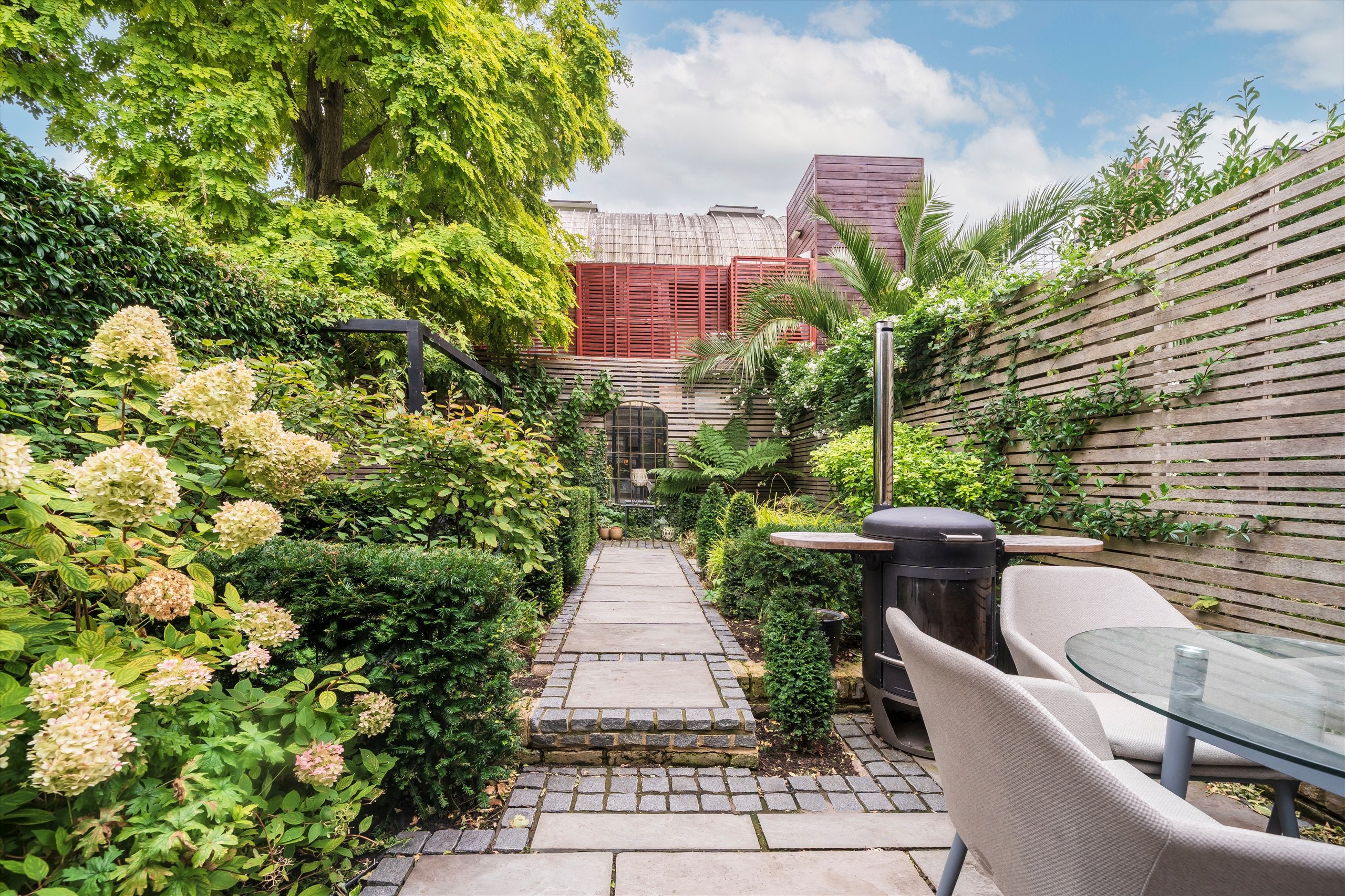 Flat Mayfield Avenue in Greater London