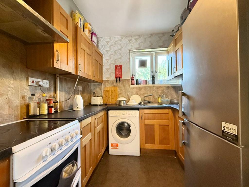 Flat Deverell Street in Greater London