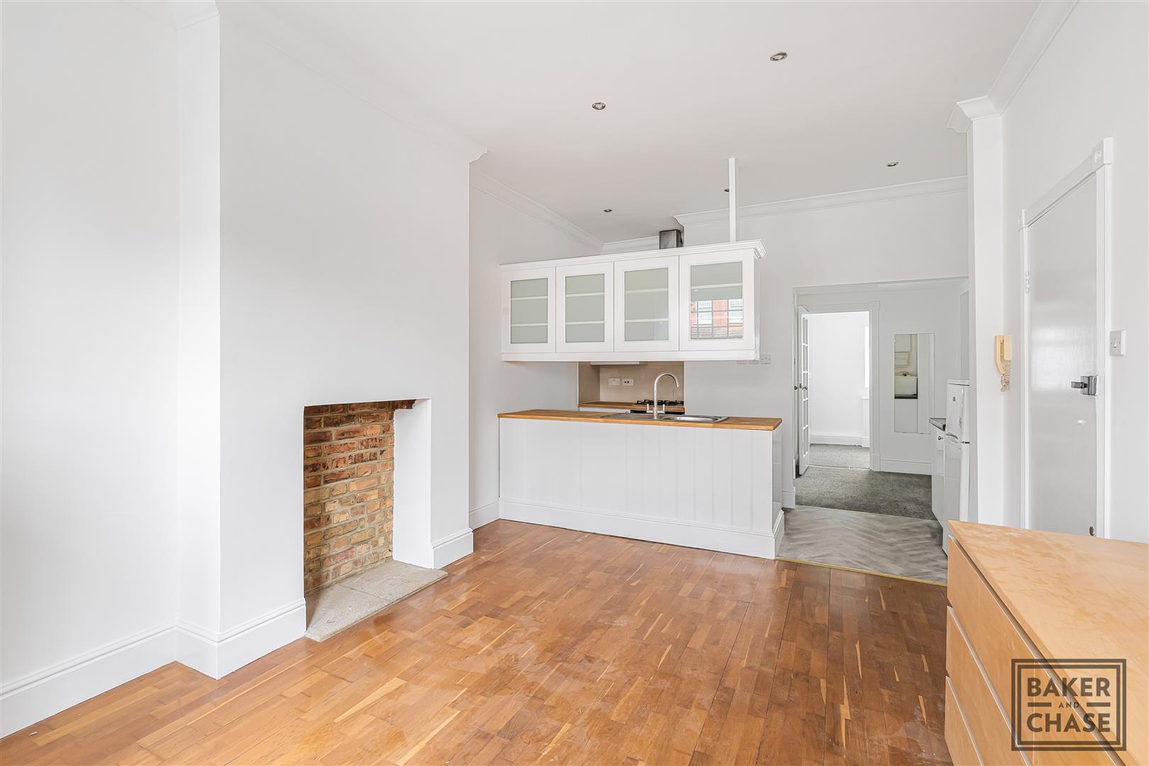 Flat Alderman's Hill in Greater London