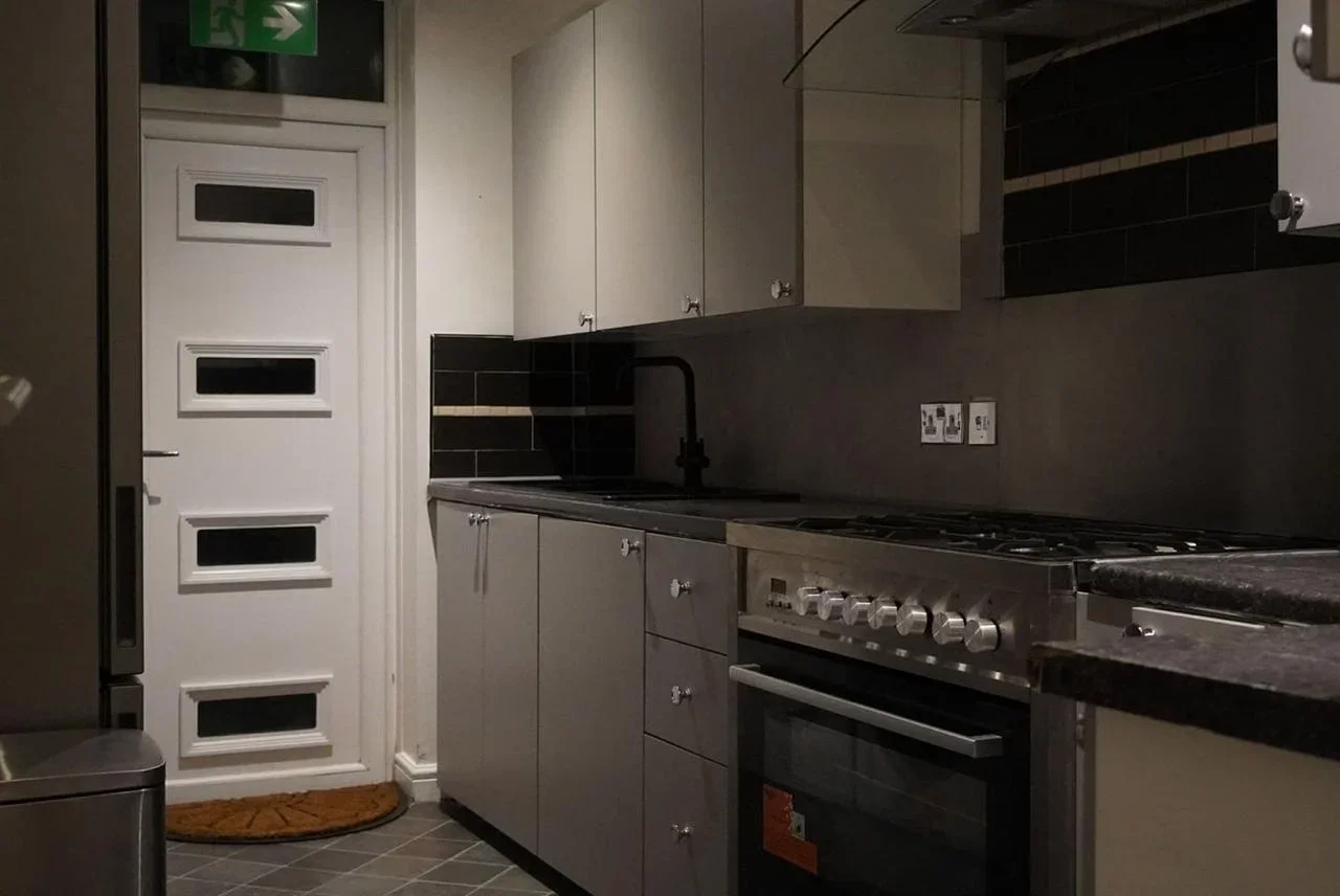 Room Harrow Road in Greater London