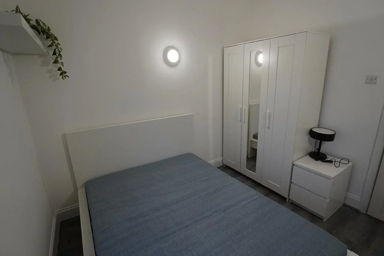 Room Harrow Road in Greater London