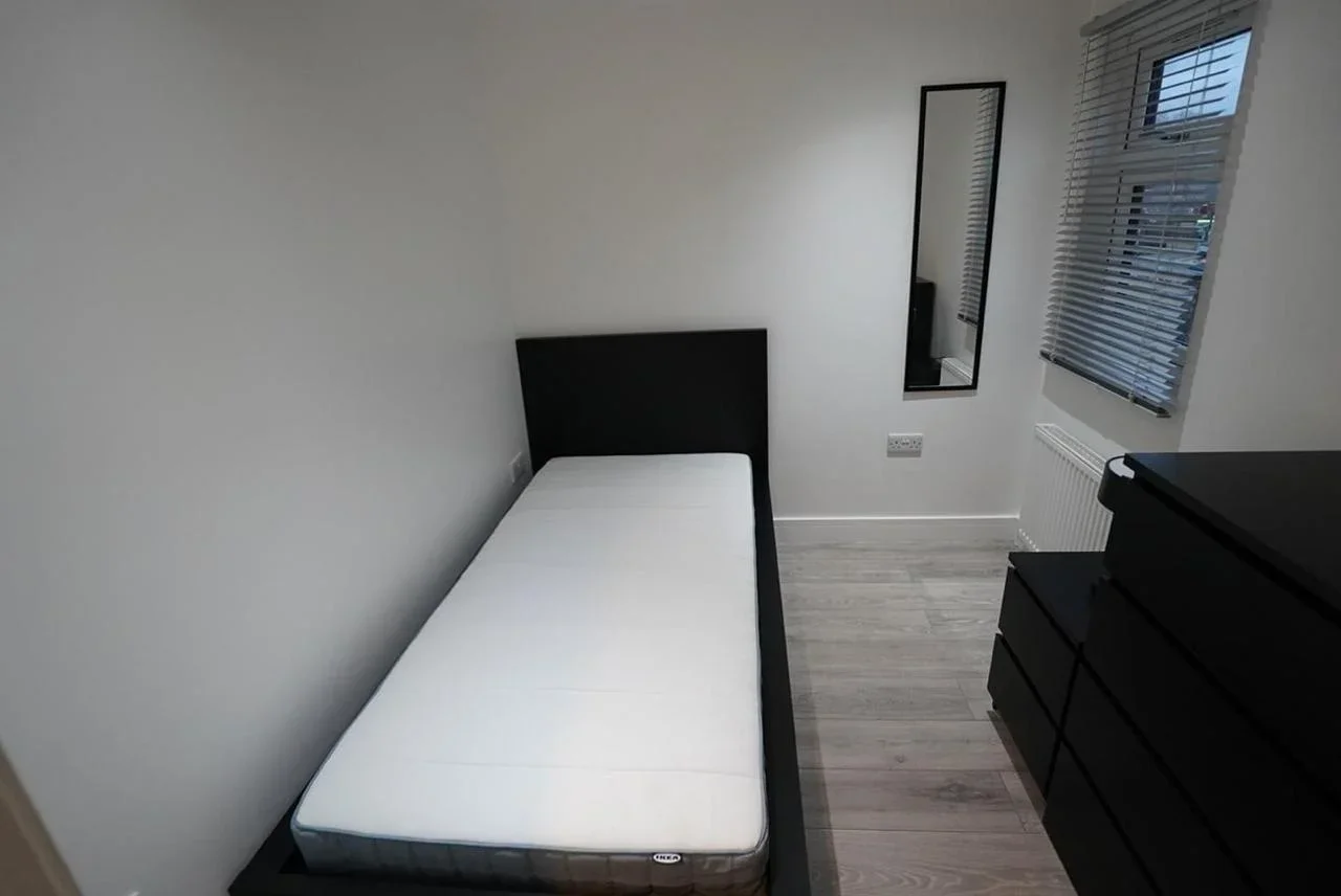 Room Harrow Road in Greater London