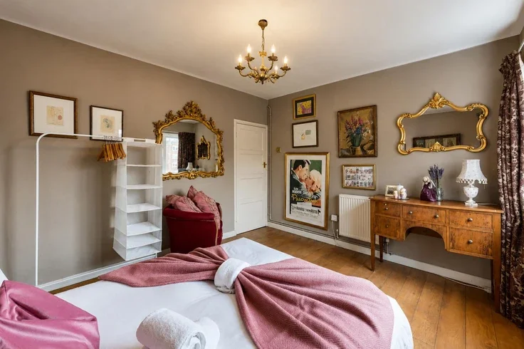 Flat Aske Street in Greater London