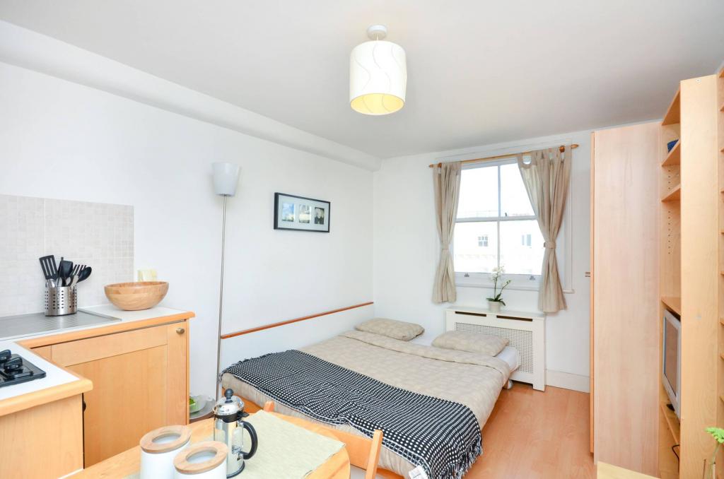 Flat Belgrave Road in City of Westminster